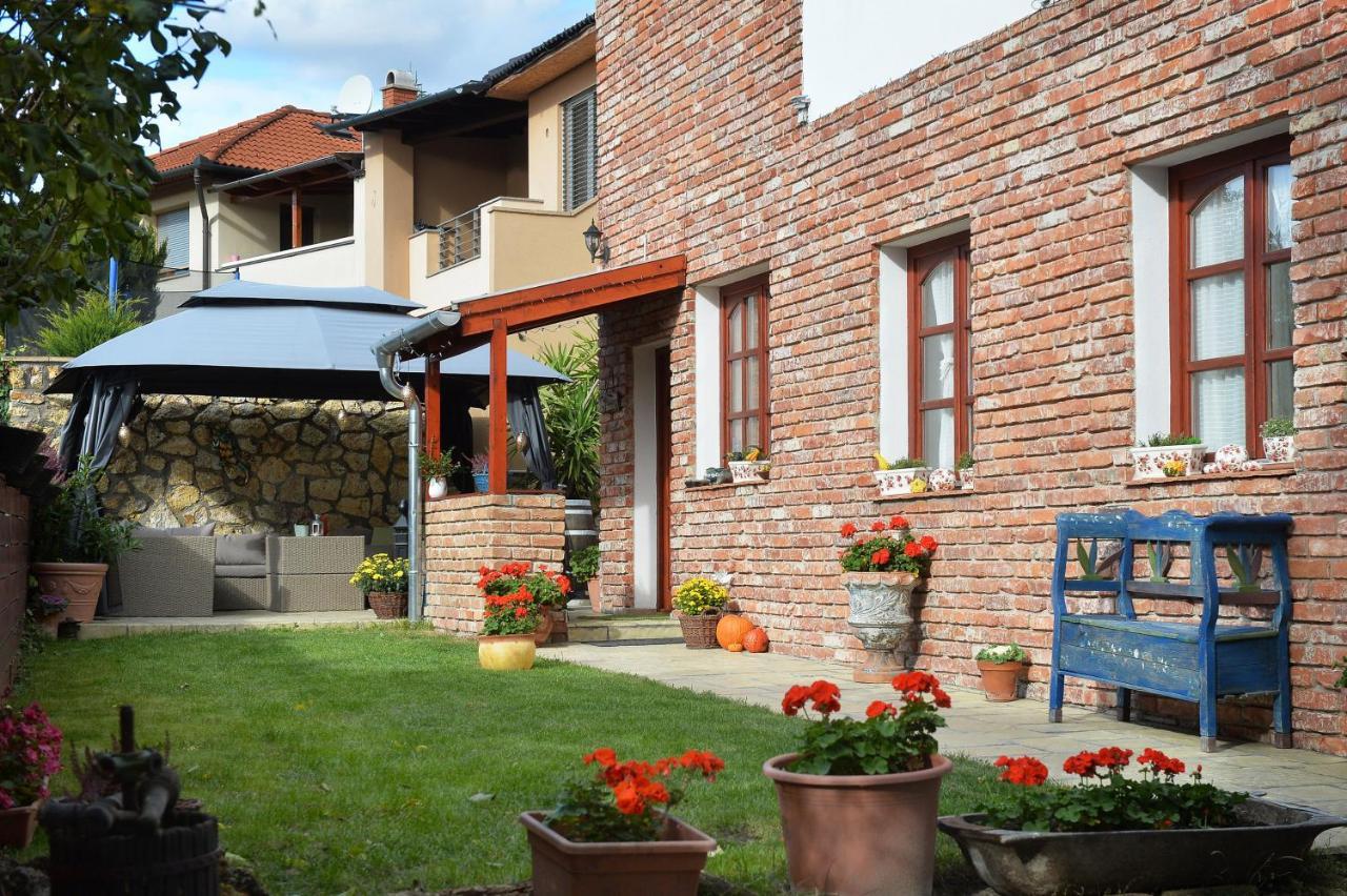 Janicsár Garden Apartman Eger Exterior foto